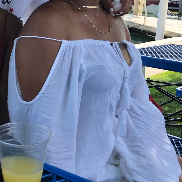 Off the shoulder cold shoulder top white to creamy white - Picture 5 of 6